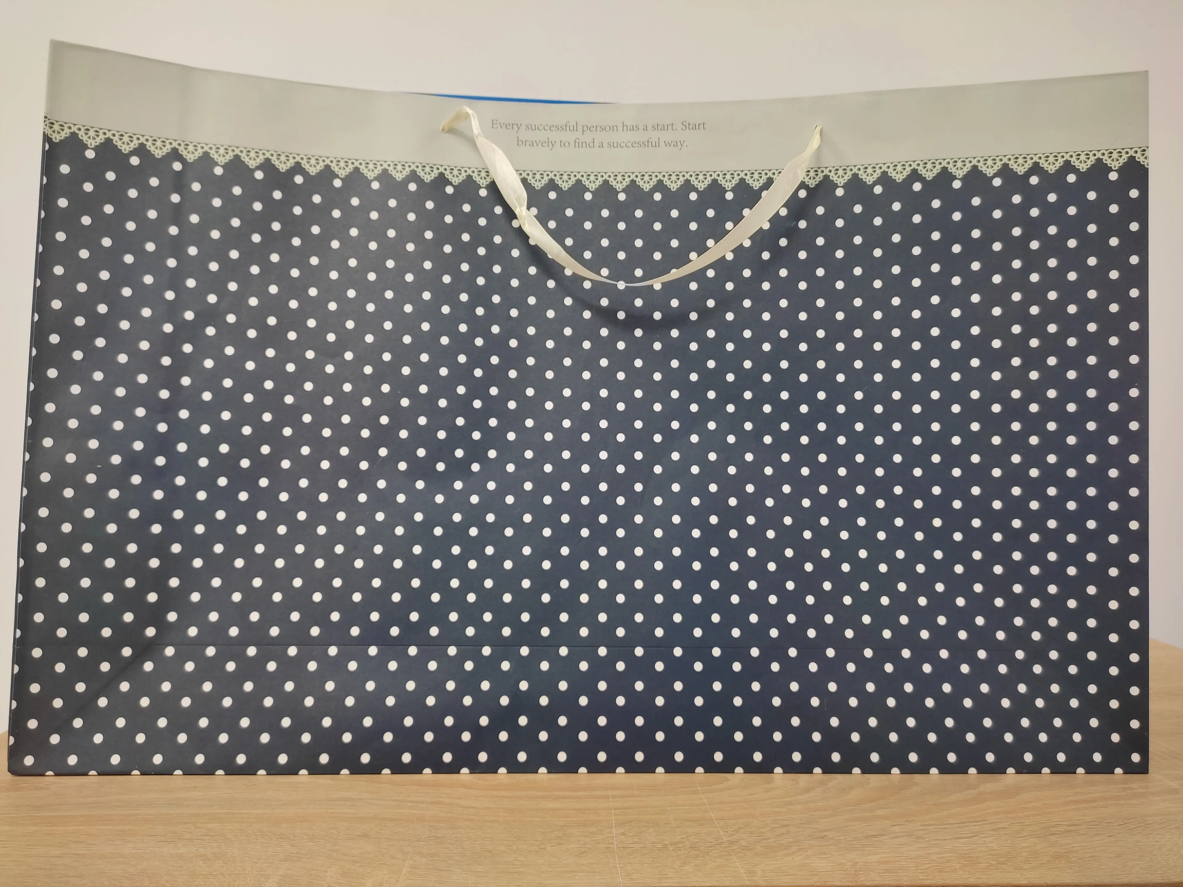 Бумажные подарочные пакеты 70х70 см