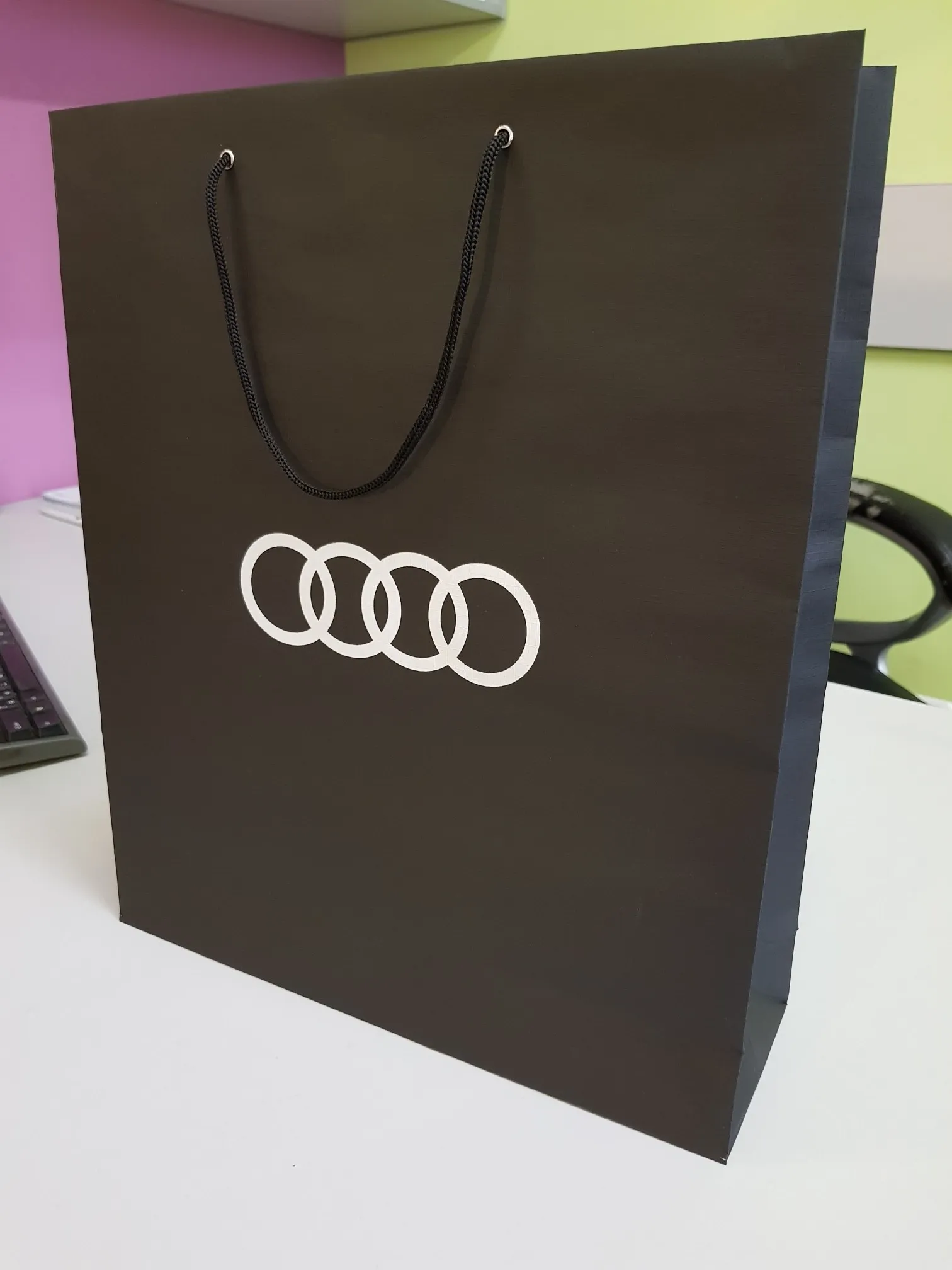 Бумажные пакеты 22х32х8