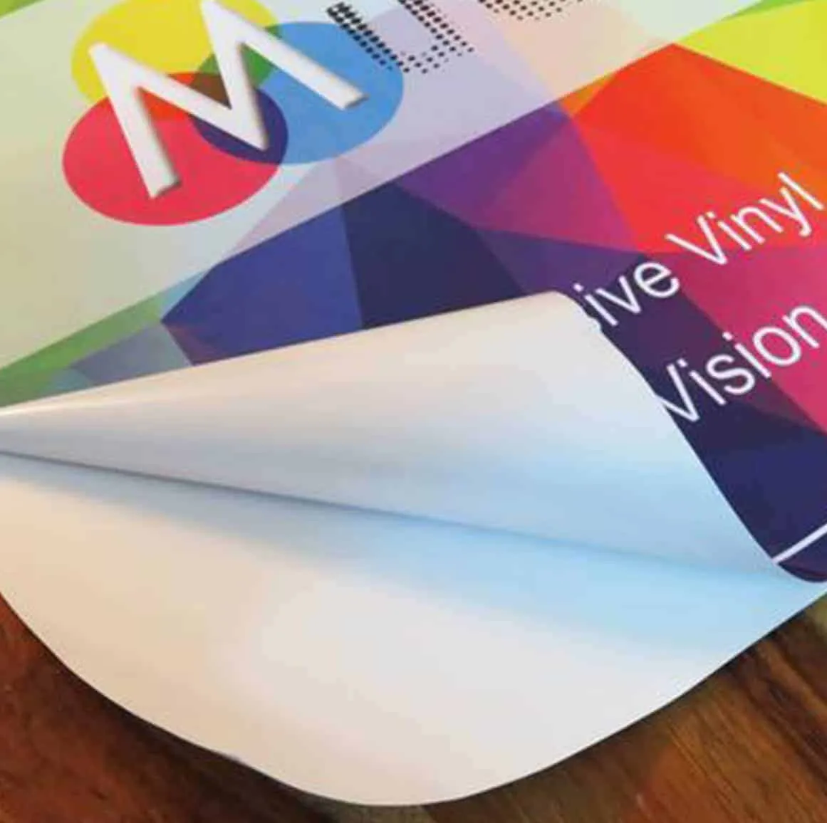 Печать самоклеящихся плакатов