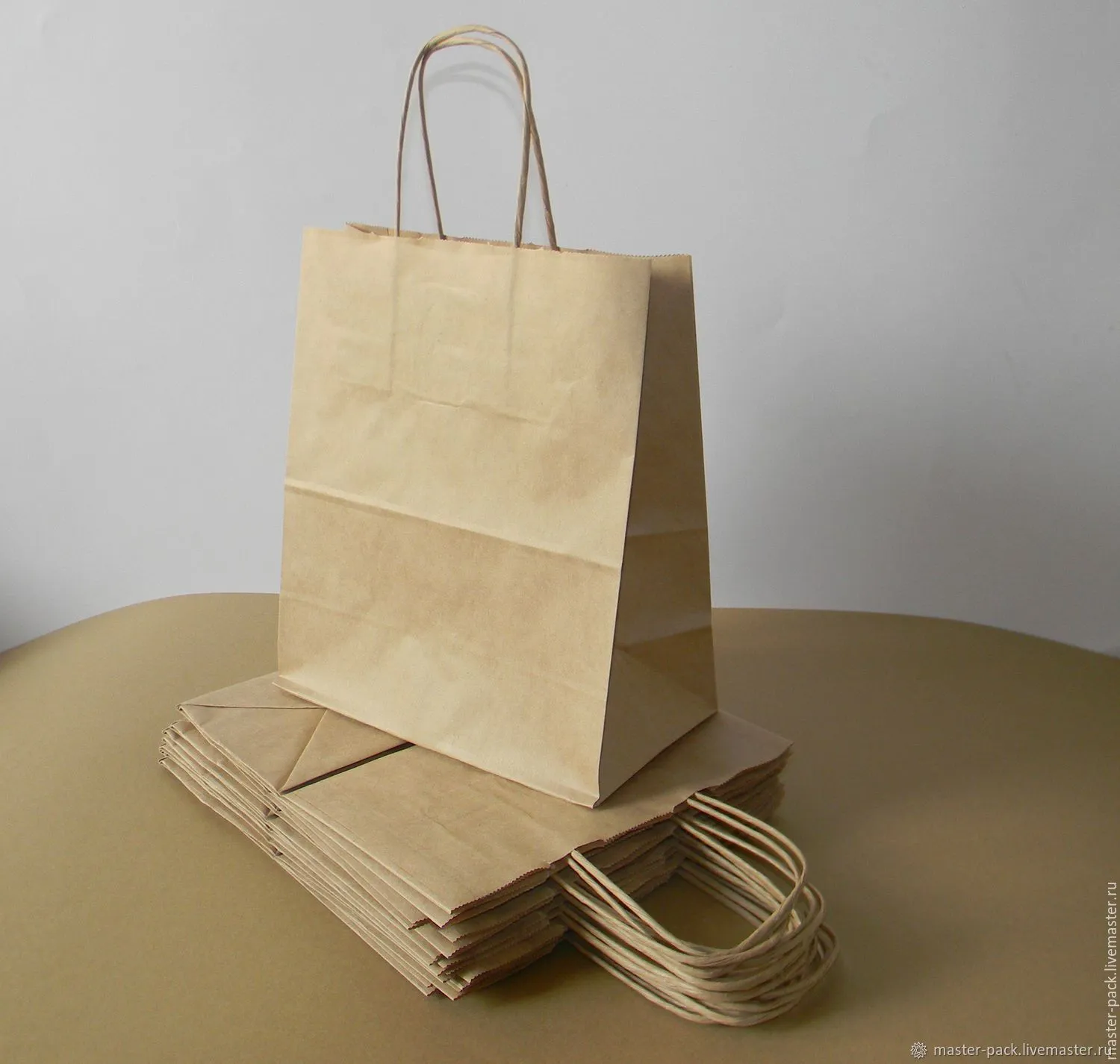 Бумажные пакеты с кручеными ручками