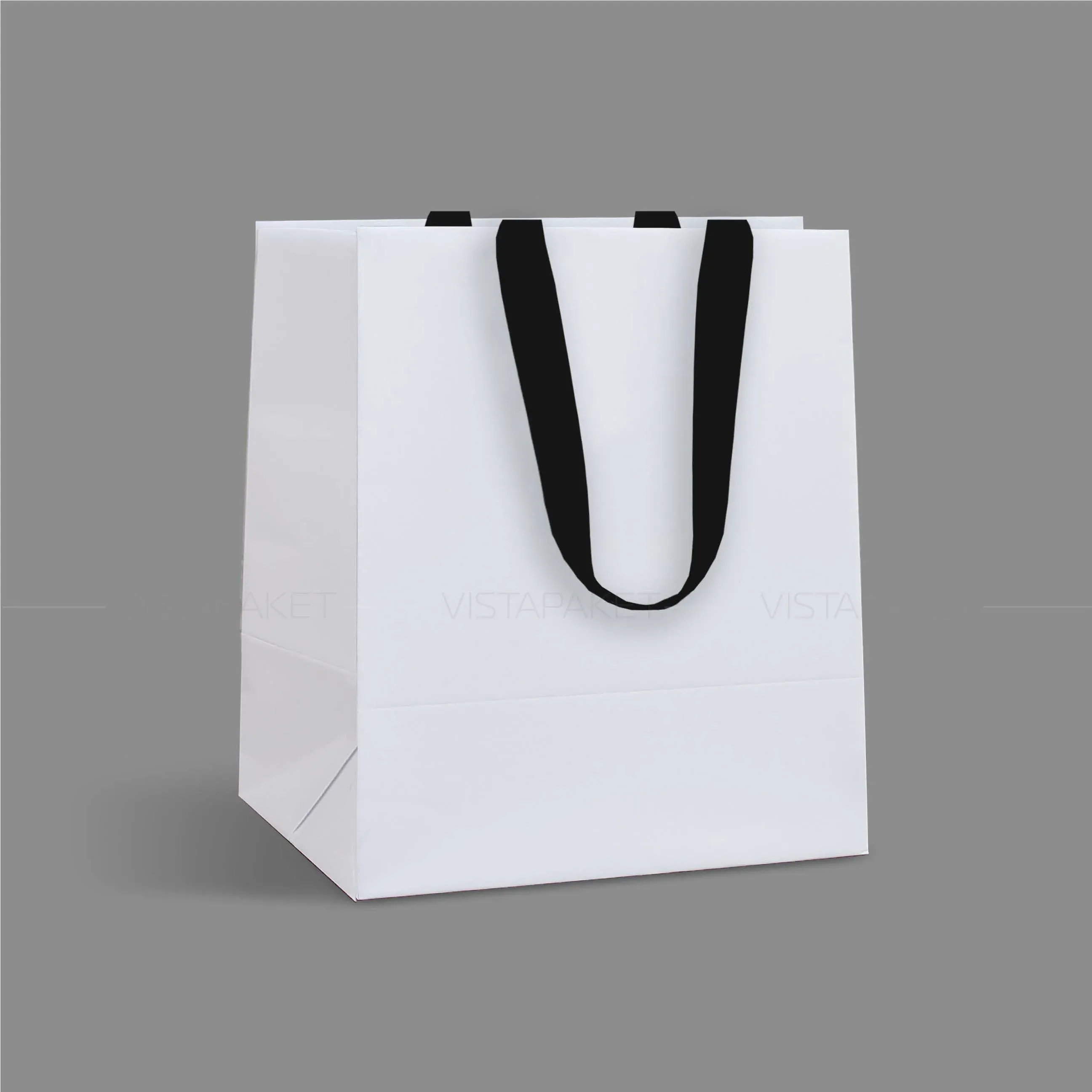 Черные бумажные пакеты с ручками