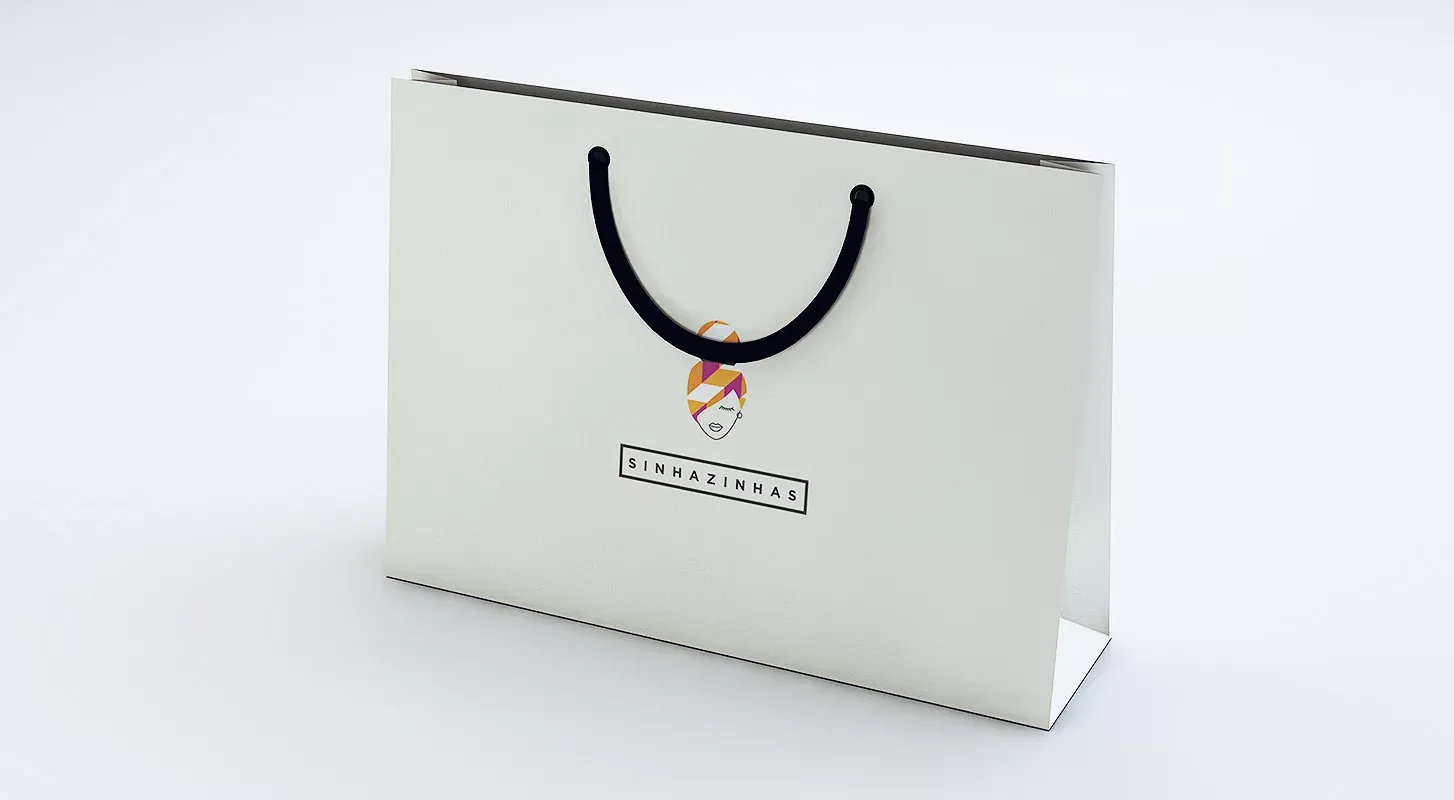 Черные бумажные пакеты с ручками