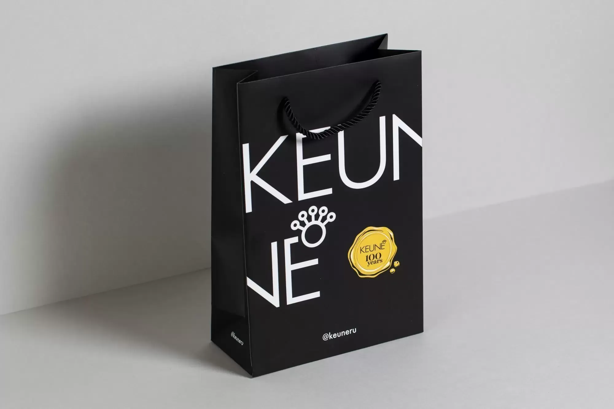 Пакеты из дизайнерской бумаги