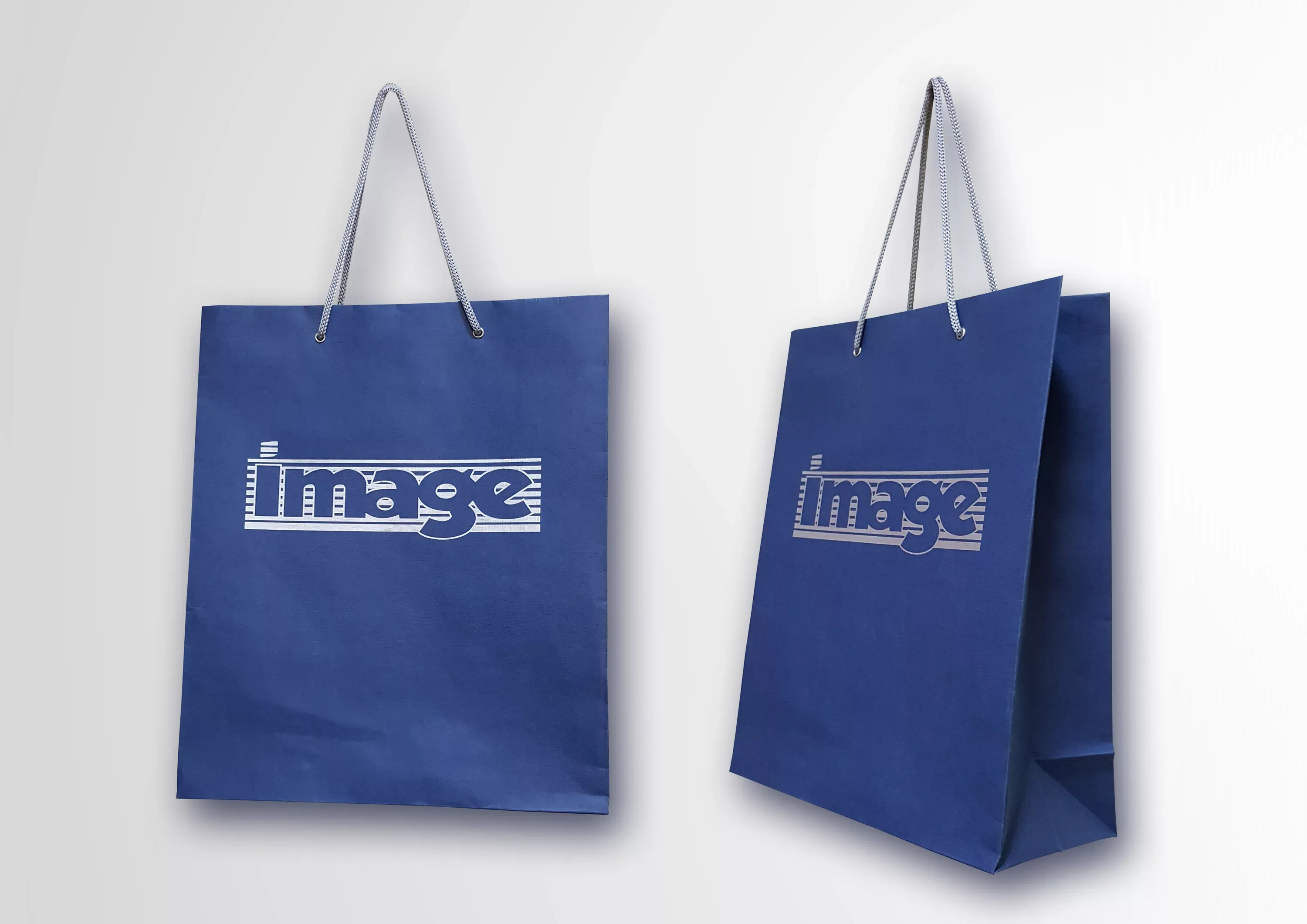 Синие бумажные пакеты