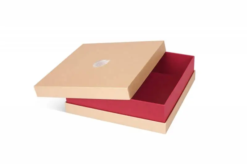 Картонные коробки с крышкой