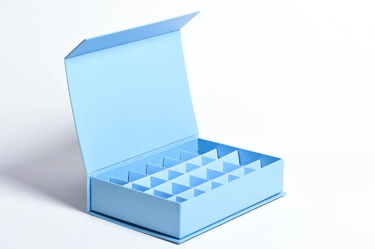 Изготовление коробок на магните с ложементом