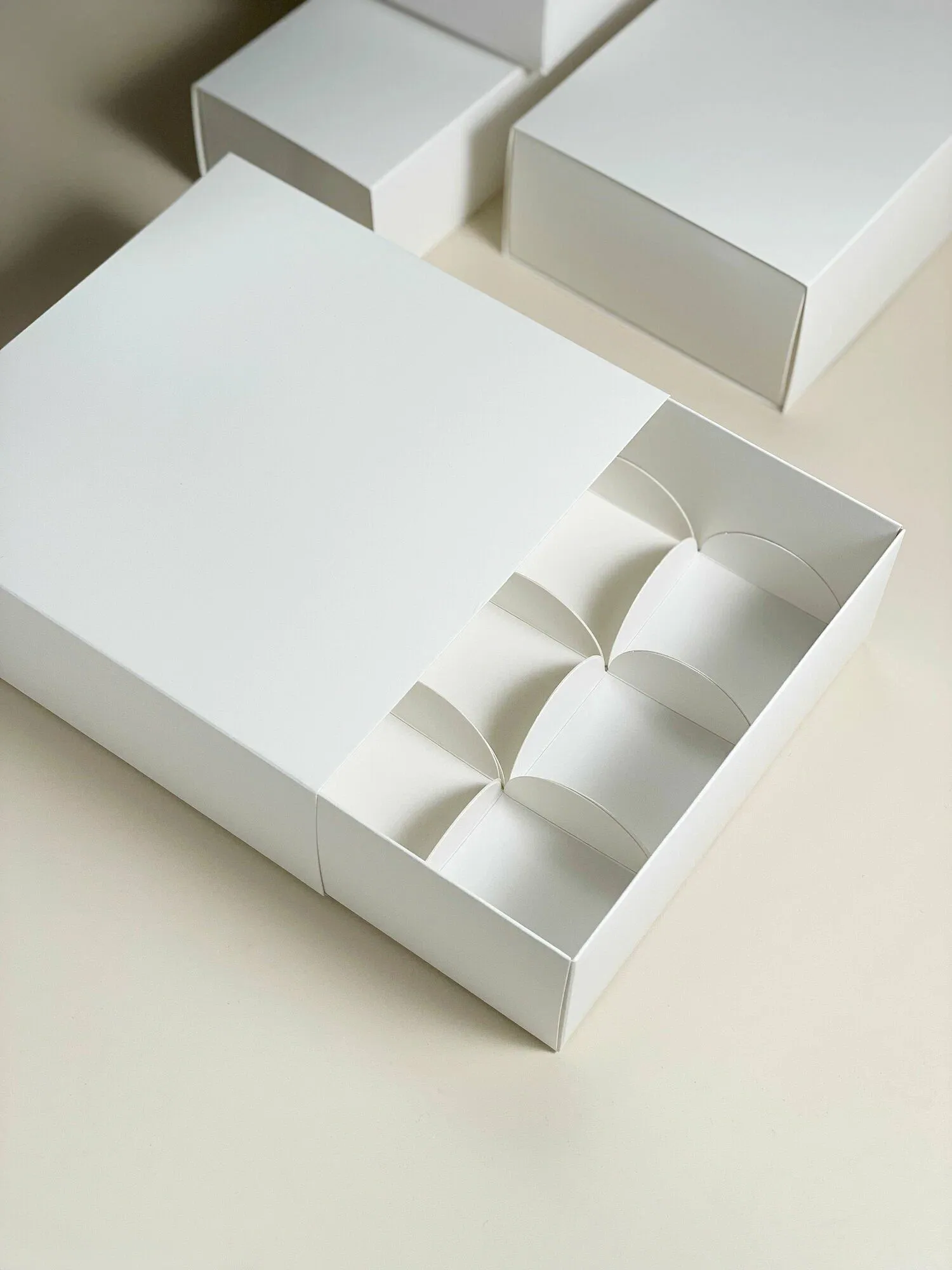 Изготовление коробок-пеналов для моти