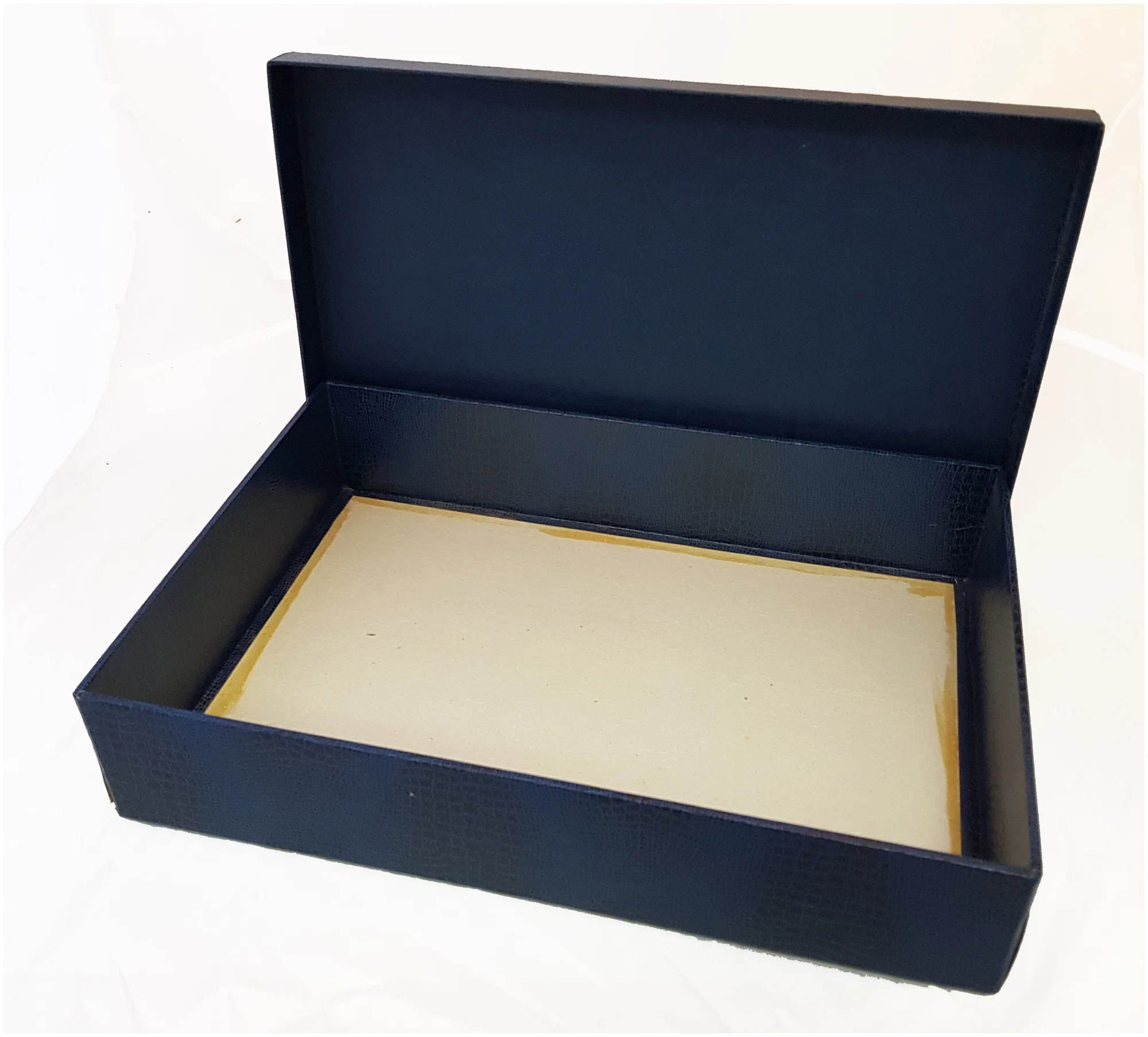 Изготовление кашированных коробок типа крышка-дно