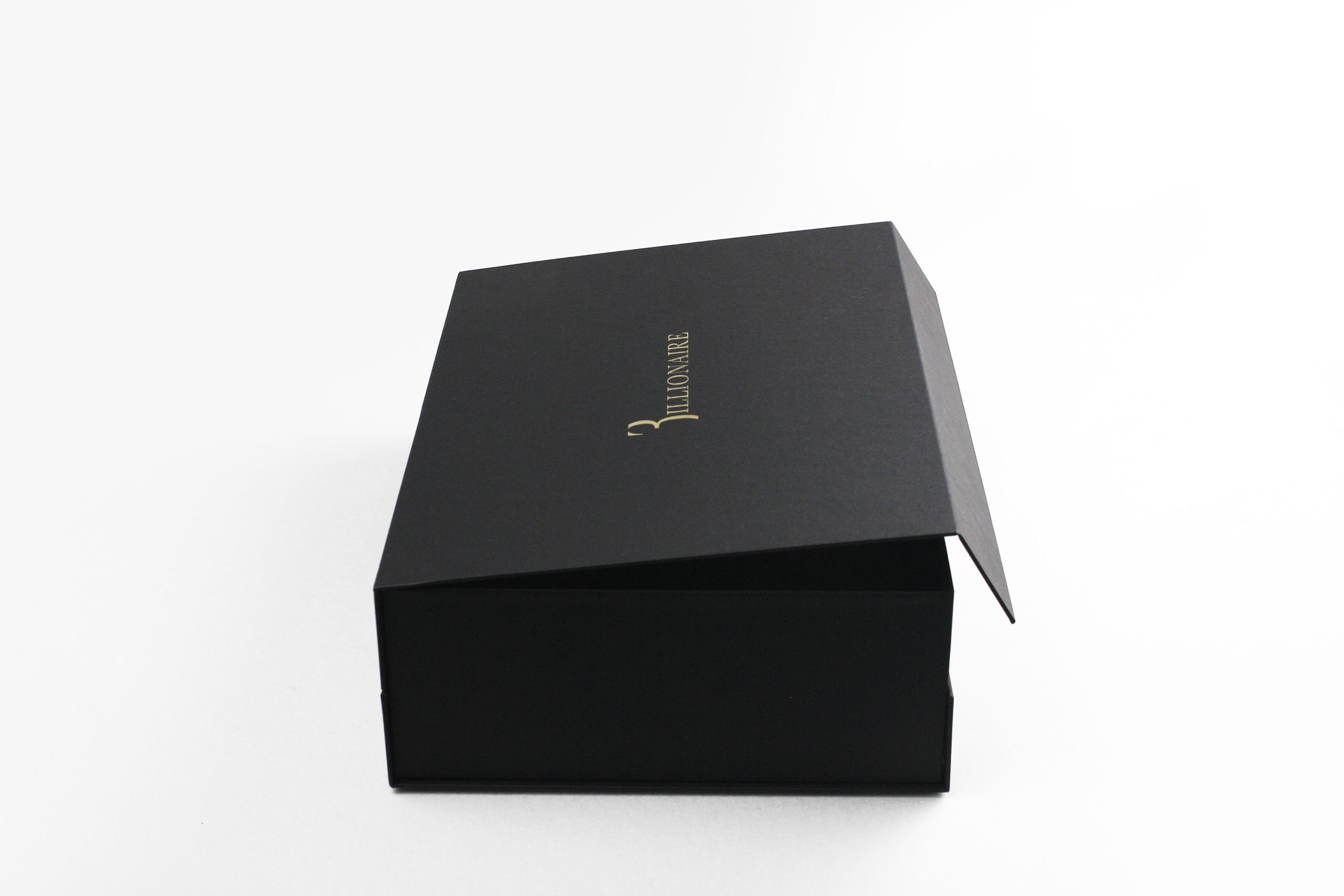 Изготовление кашированных коробок с магнитом