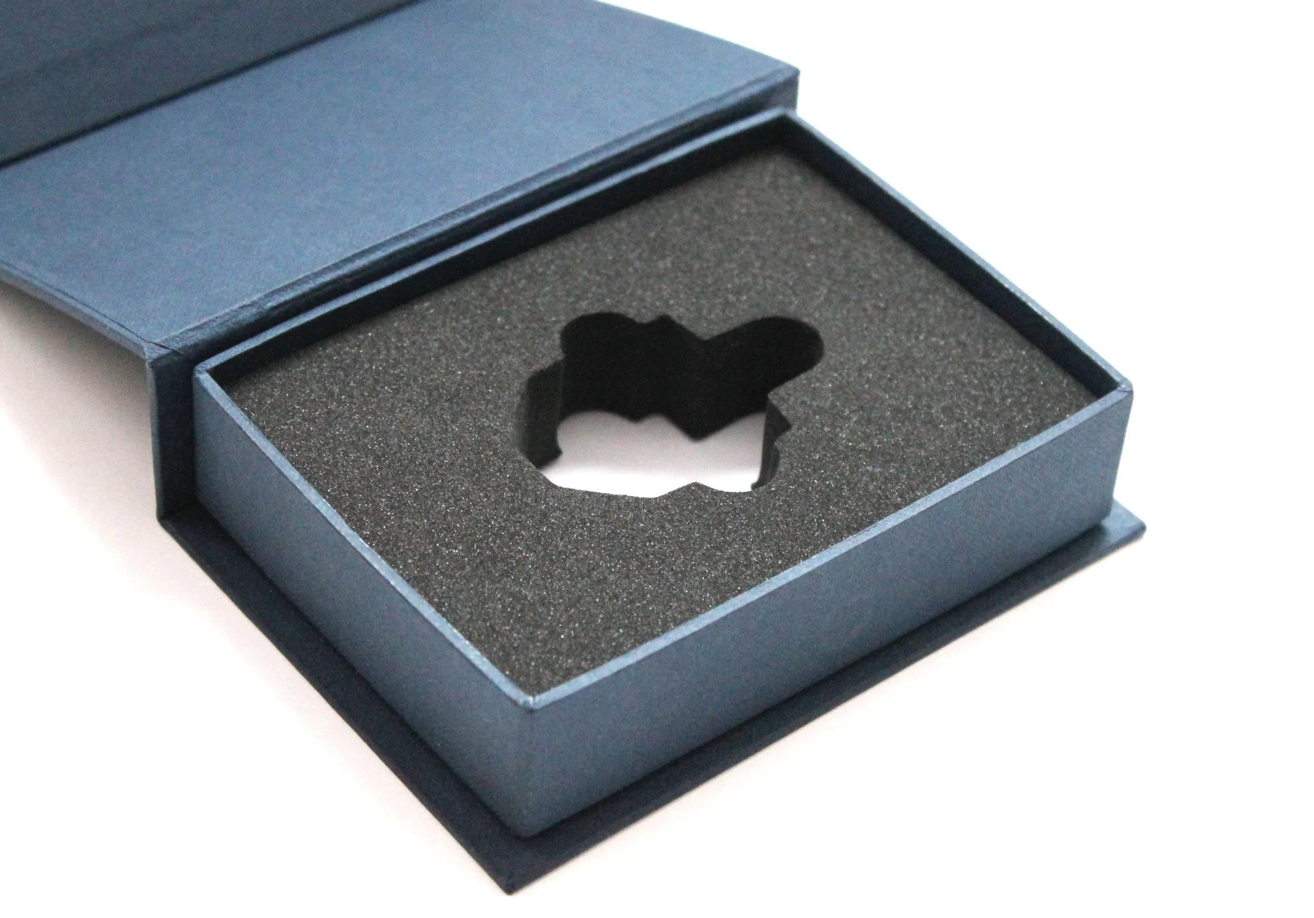 Изготовление коробок на магните с ложементом