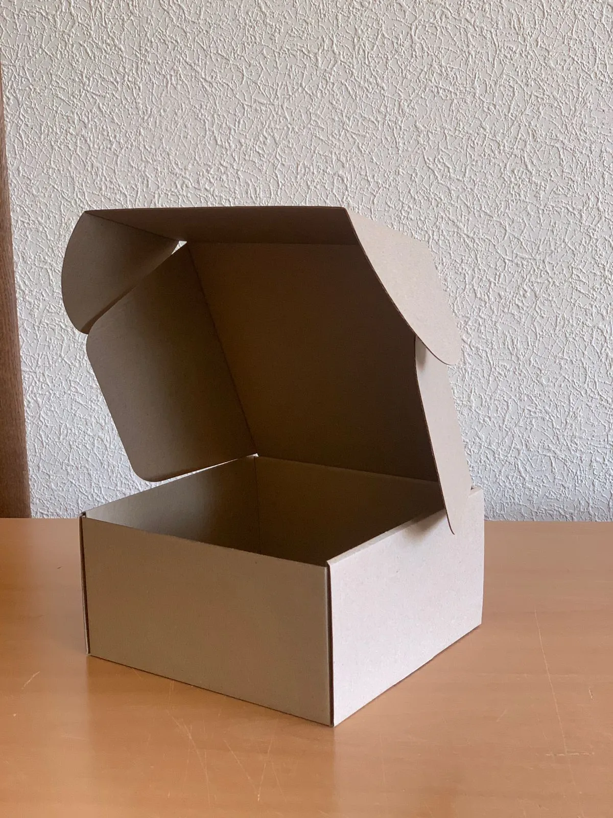 Изготовление самосборных картонных коробок с крышкой