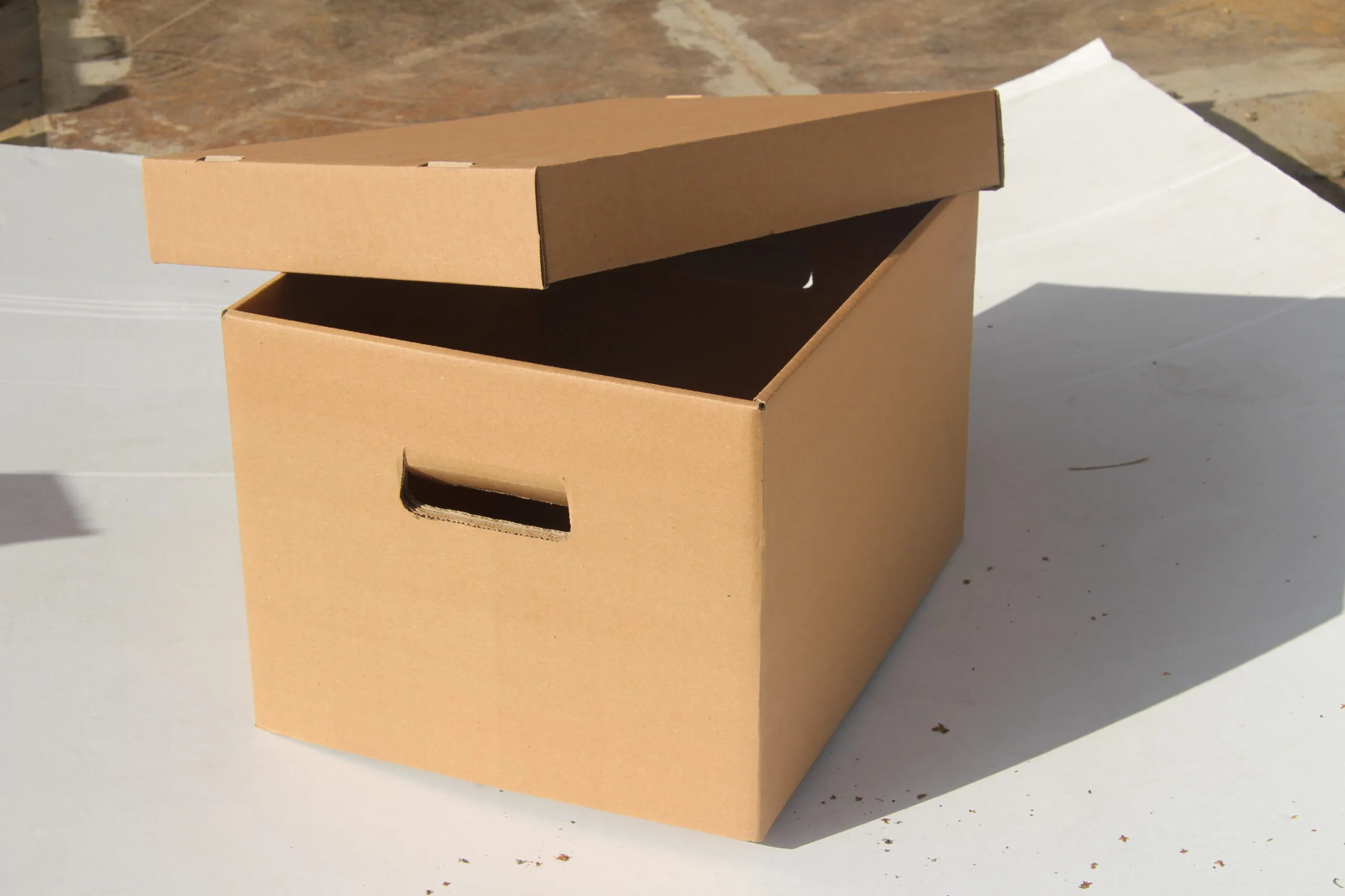 Изготовление плотных картонных коробок с крышкой