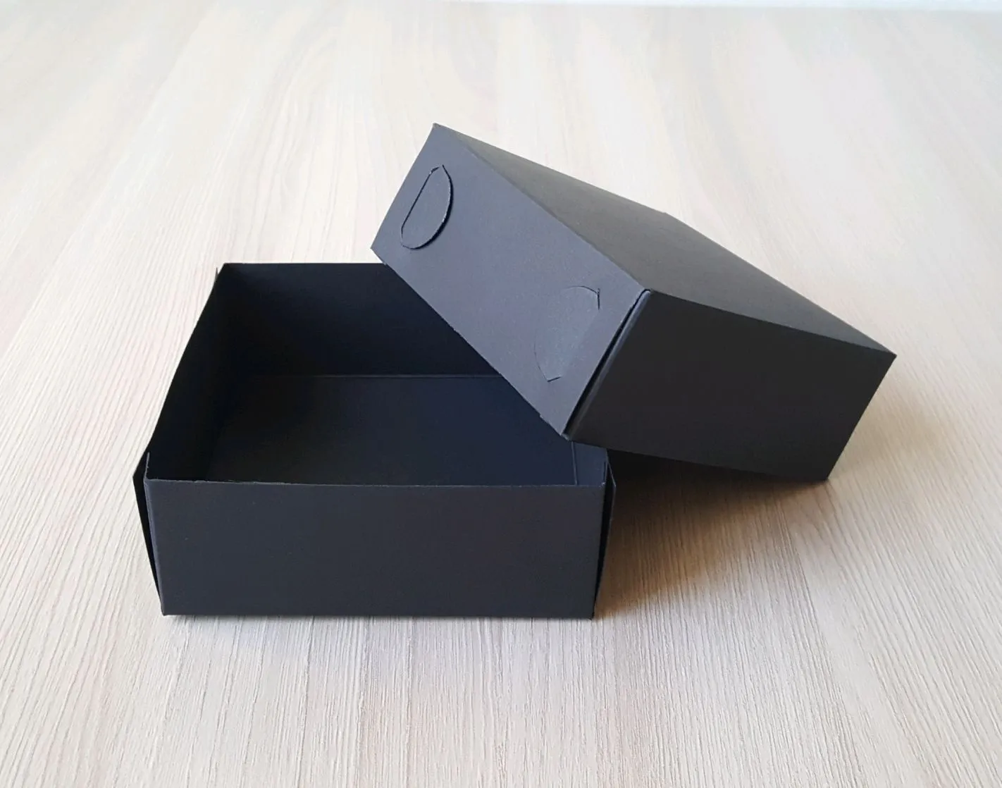 Изготовление черных коробок крышка-дно