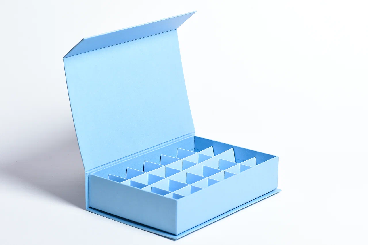 Изготовление кашированных коробок под парфюмерию