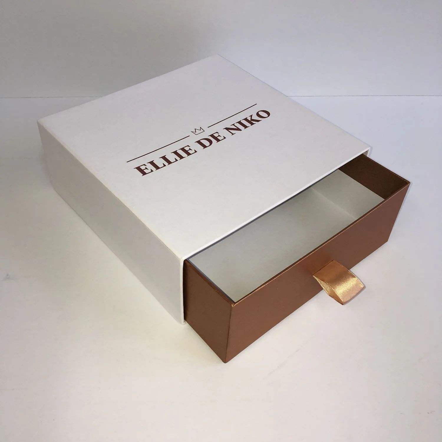 Изготовление коробок-пеналов для украшений с логотипом