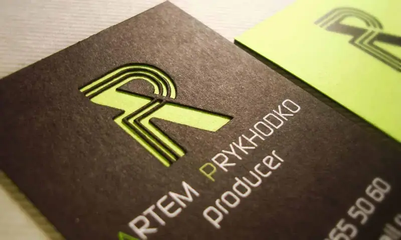 Кашированные визитки с лаком