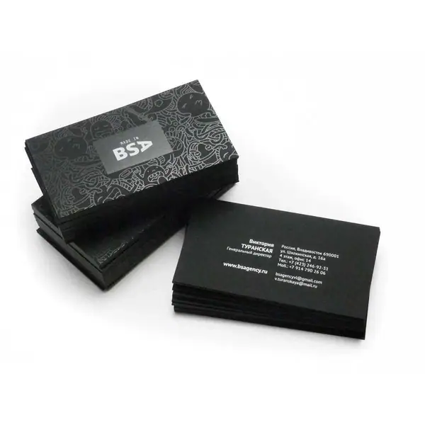 Черные визитки с лаком