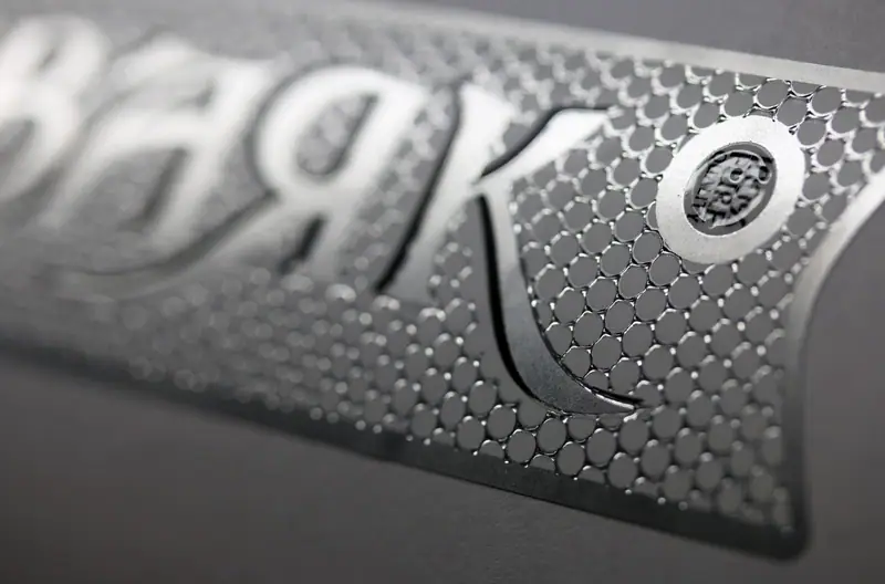 Трафаретная печать лаком