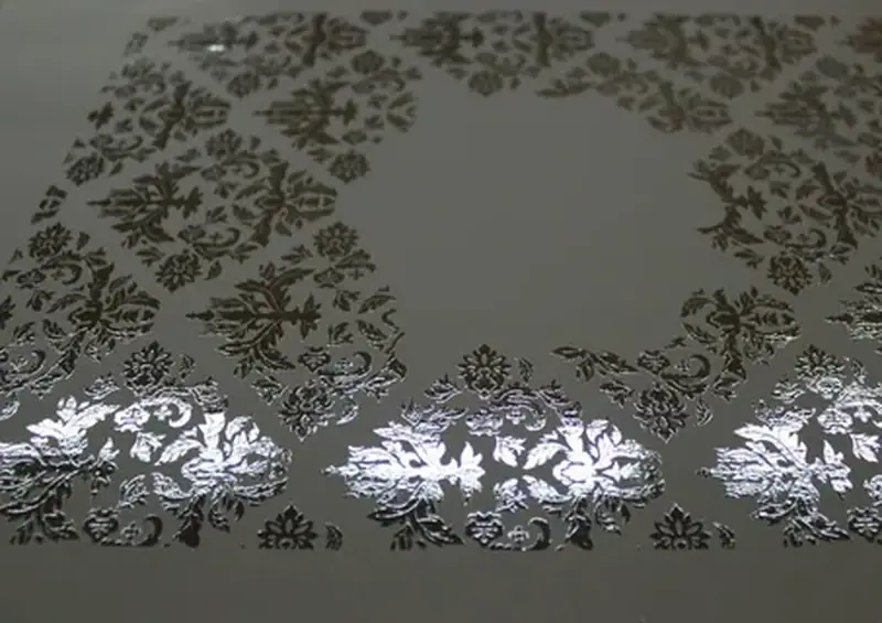 Трафаретная печать лаком