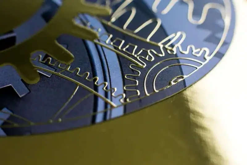 Трафаретная печать лаком