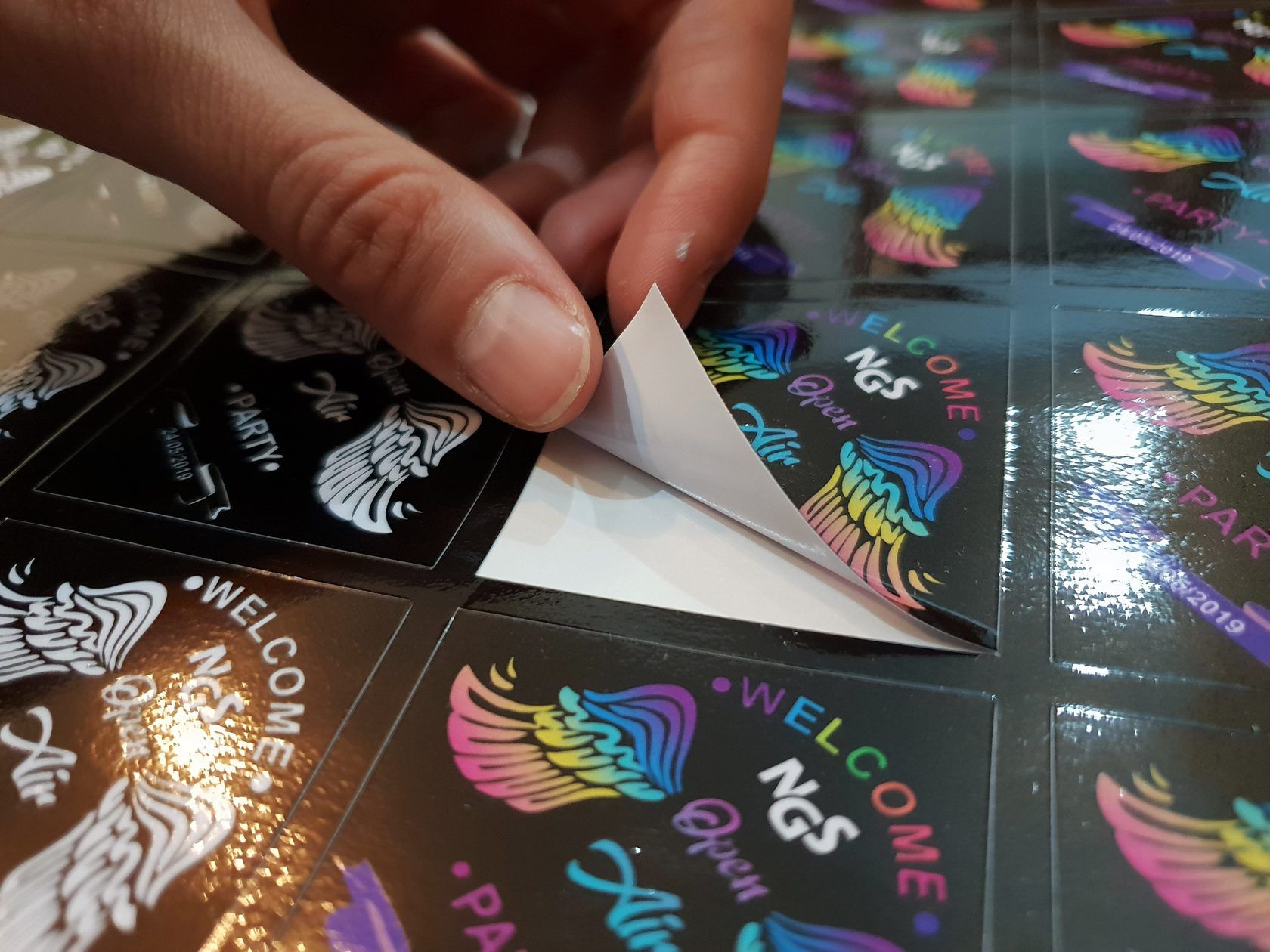 Наклейки это