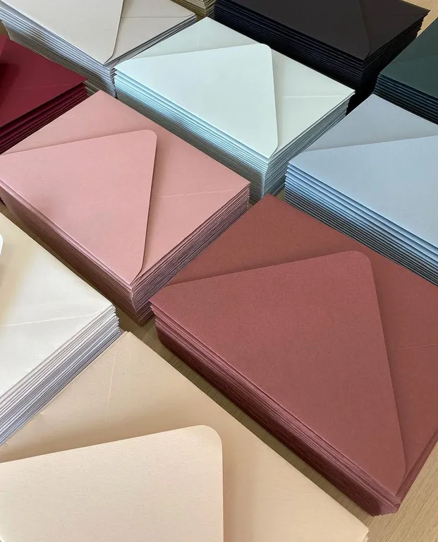 Изготовление конвертов из дизайнерской бумаги