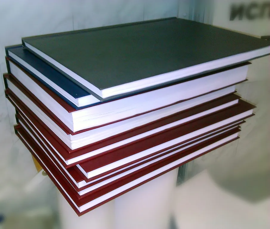 Печать дипломов в твердом переплете