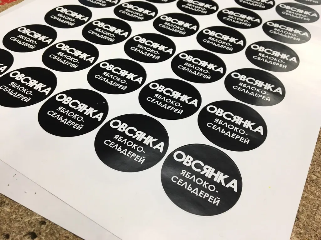 Печать виниловых наклеек