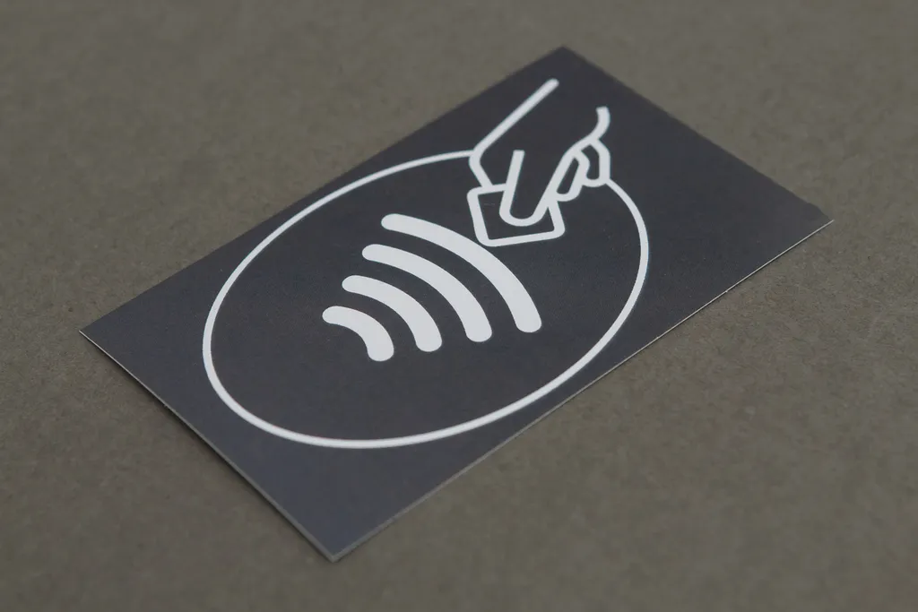 Печать виниловых наклеек