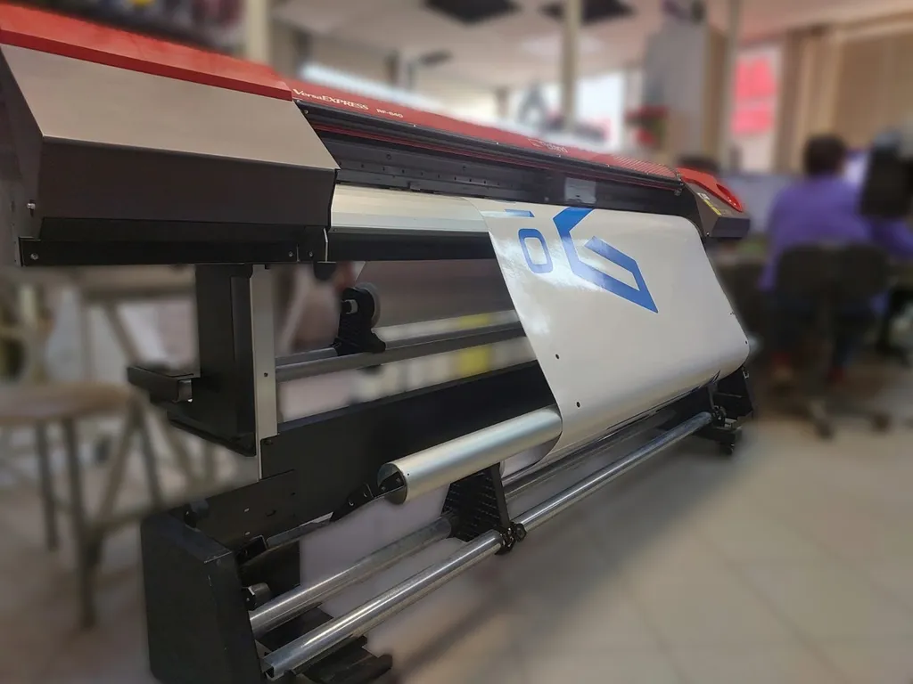 Печать виниловых наклеек